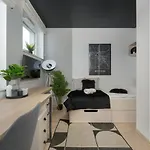 Trendy With Office Near Main Station By Renters Appartement *