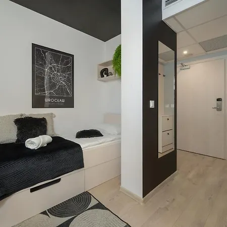 Trendy With Office Near Main Station By Renters * ורוצלב