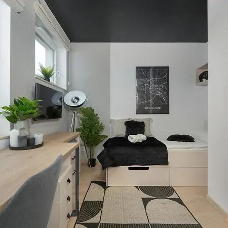 Trendy With Office Near Main Station By Renters דירה *