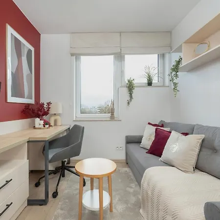 Trendy With Office Near Main Station By Renters דירה *