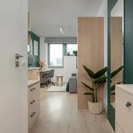 Trendy With Office Near Main Station By Renters ורוצלב