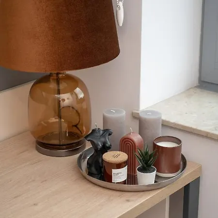 Trendy With Office Near Main Station By Renters דירה