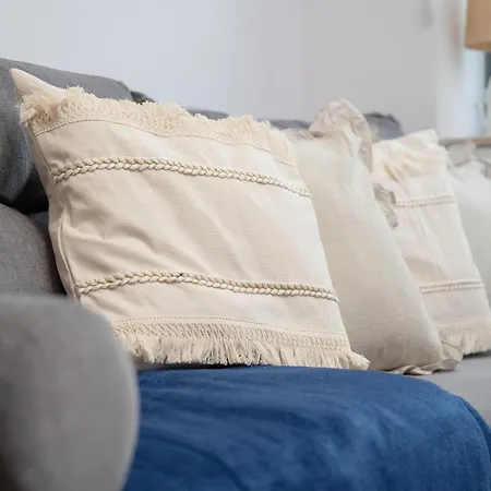 Trendy With Office Near Main Station By Renters דירה