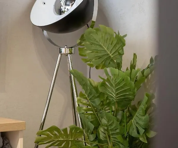 Trendy With Office Near Main Station By Renters *