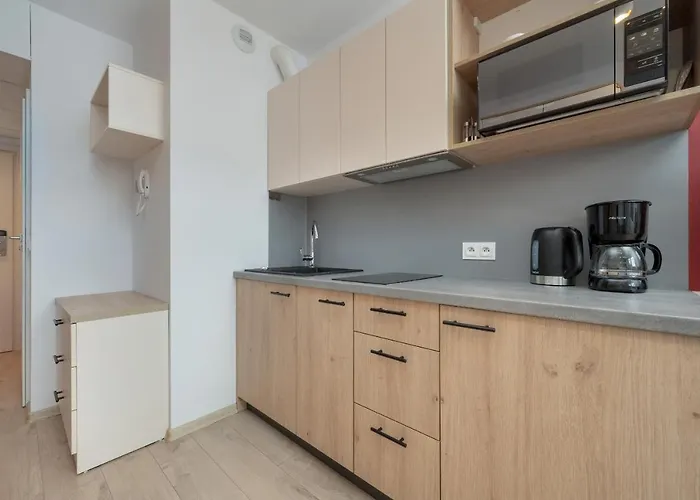 Trendy With Office Near Main Station By Renters Appartement *