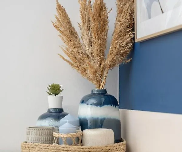 Trendy With Office Near Main Station By Renters *