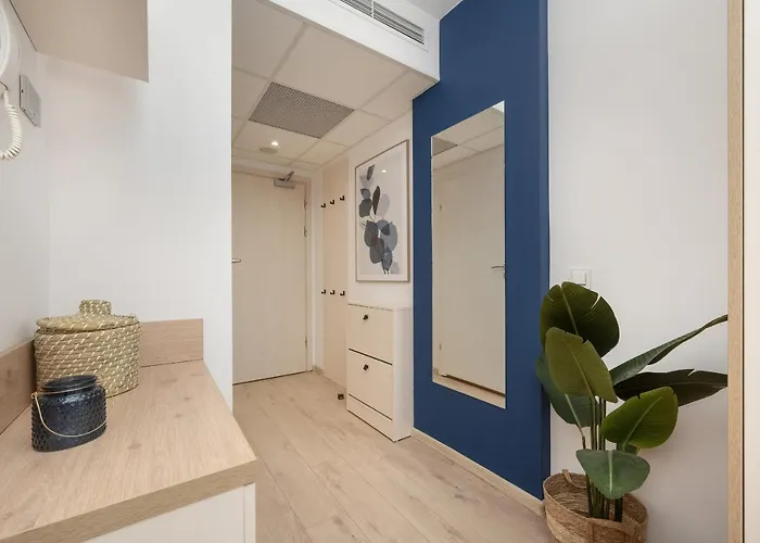 Trendy With Office Near Main Station By Renters *